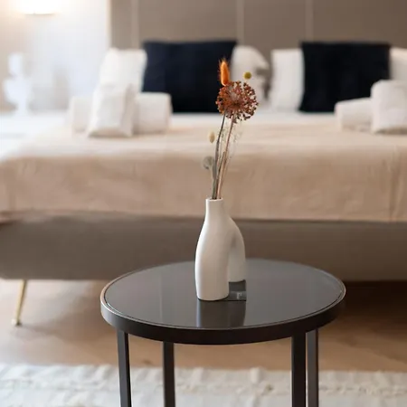 The Old Palace- Luxury Signoria