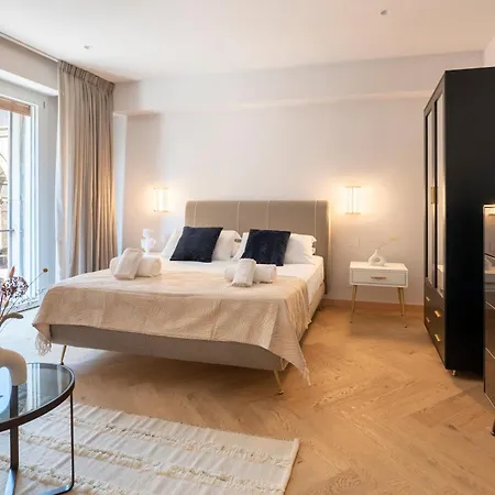 The Old Palace- Luxury Signoria Guest house *