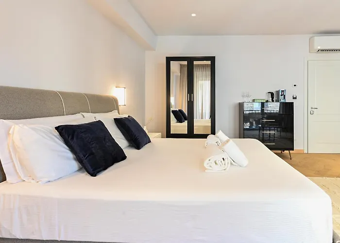 The Old Palace- Luxury Signoria 4* Floransa