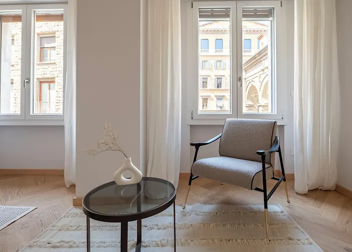 The Old Palace- Luxury Signoria 4* Floransa