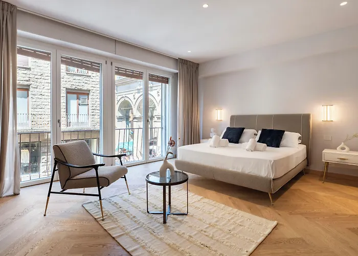 The Old Palace- Luxury Signoria 4* Floransa