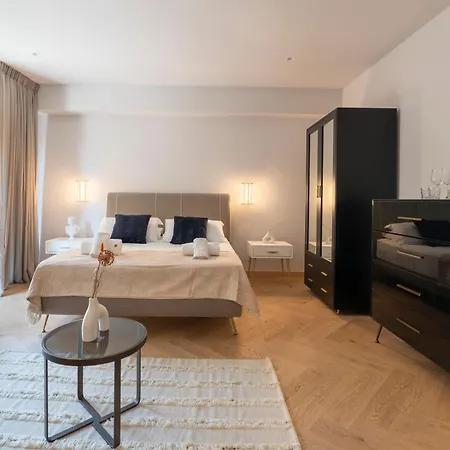 The Old Palace- Luxury Signoria